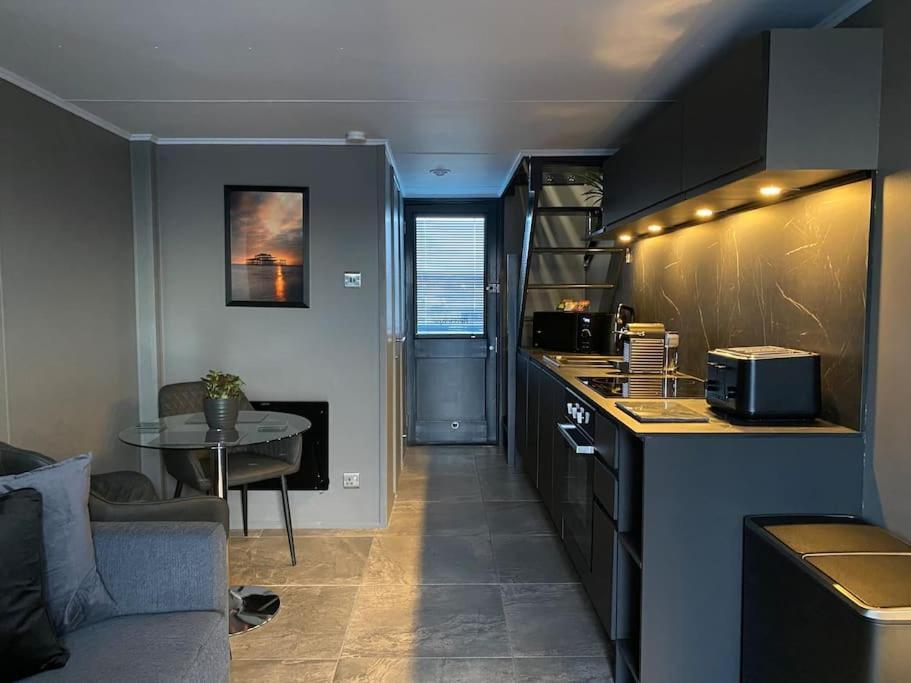 Seascape - Floating Home At Brighton Marina With Free Parking Buitenkant foto