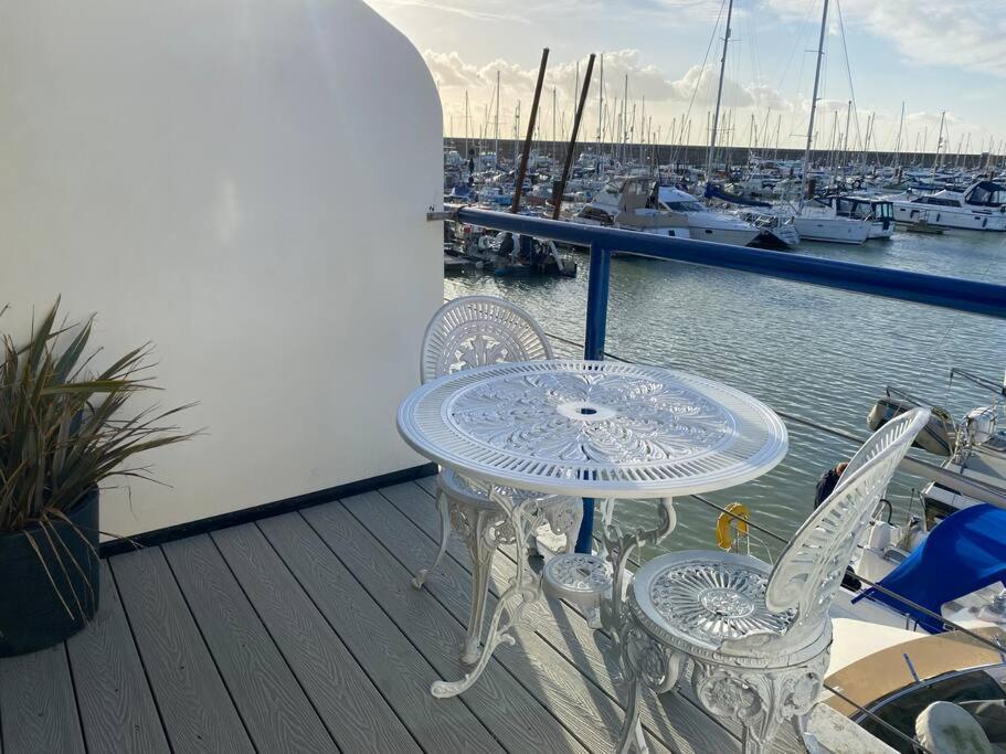 Seascape - Floating Home At Brighton Marina With Free Parking Buitenkant foto