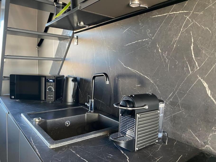 Seascape - Floating Home At Brighton Marina With Free Parking Buitenkant foto