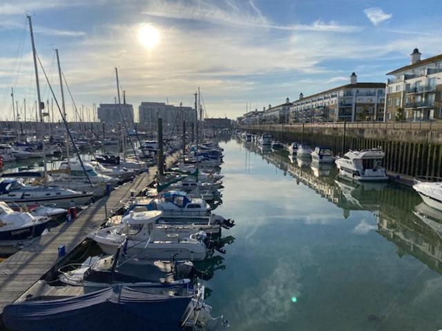 Seascape - Floating Home At Brighton Marina With Free Parking Buitenkant foto