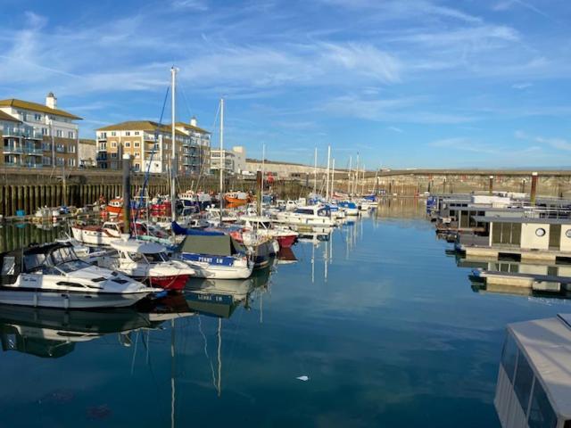 Seascape - Floating Home At Brighton Marina With Free Parking Buitenkant foto