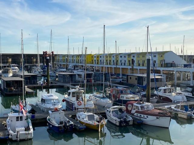 Seascape - Floating Home At Brighton Marina With Free Parking Buitenkant foto