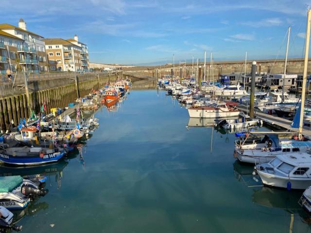 Seascape - Floating Home At Brighton Marina With Free Parking Buitenkant foto